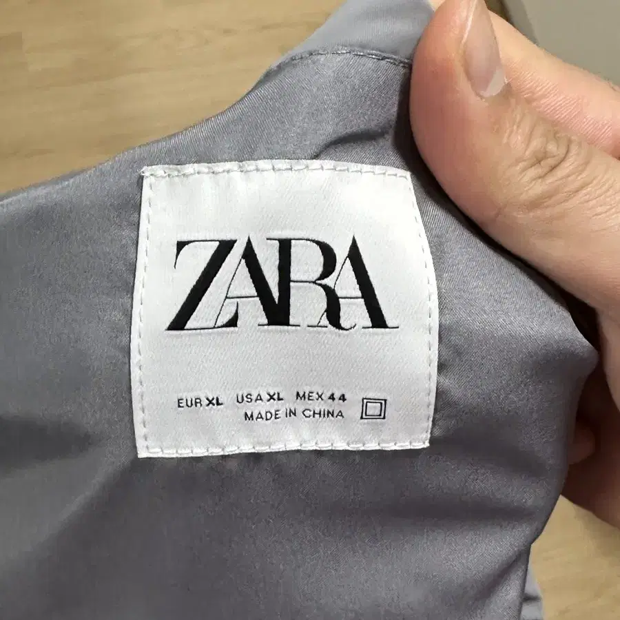 자라 (ZARA) 남자 항공점퍼 그레이 XL (얇은 나일론 재질)