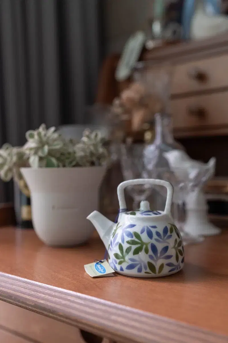 Vintage Porcelain Leaf Mini Tea Pot