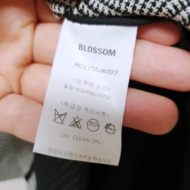 BLOSSOM 블로썸 하운드체크자켓 오버숄더 드뮤어룩  여66