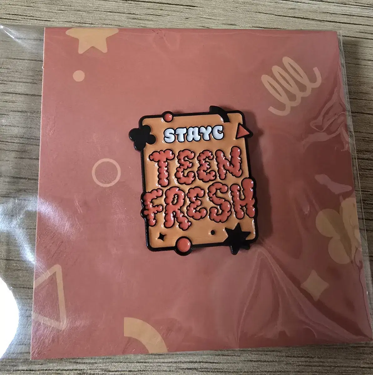 (Unsealed) stayc worldtour Teen Fresh Badges for sale.