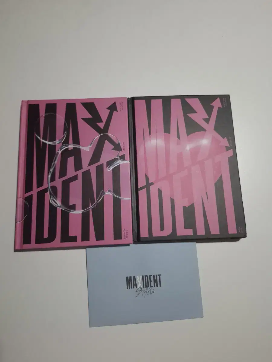 Stray kids (straykids) Maxident unsealed album I sell them in sets of 2.