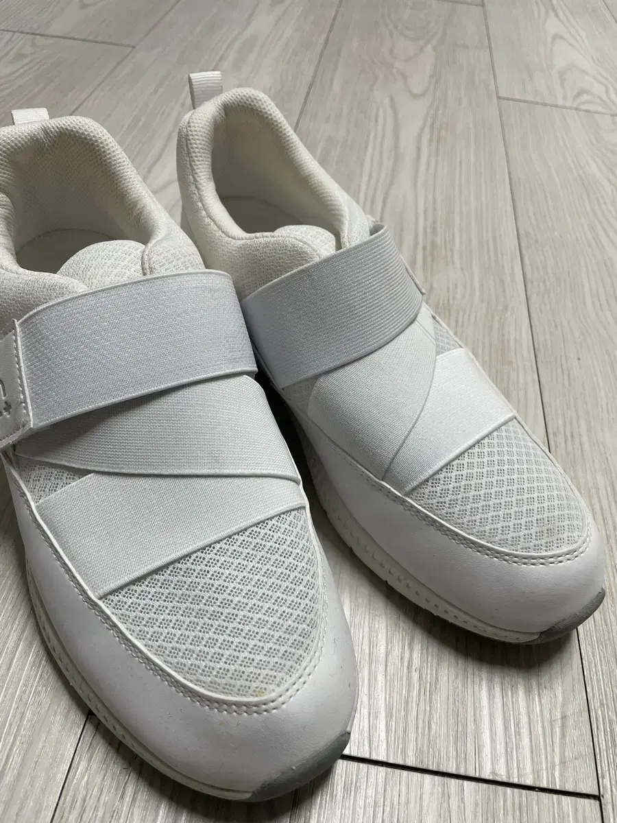 Ultra Lightweight Velcro Nursing Shoes 260-265