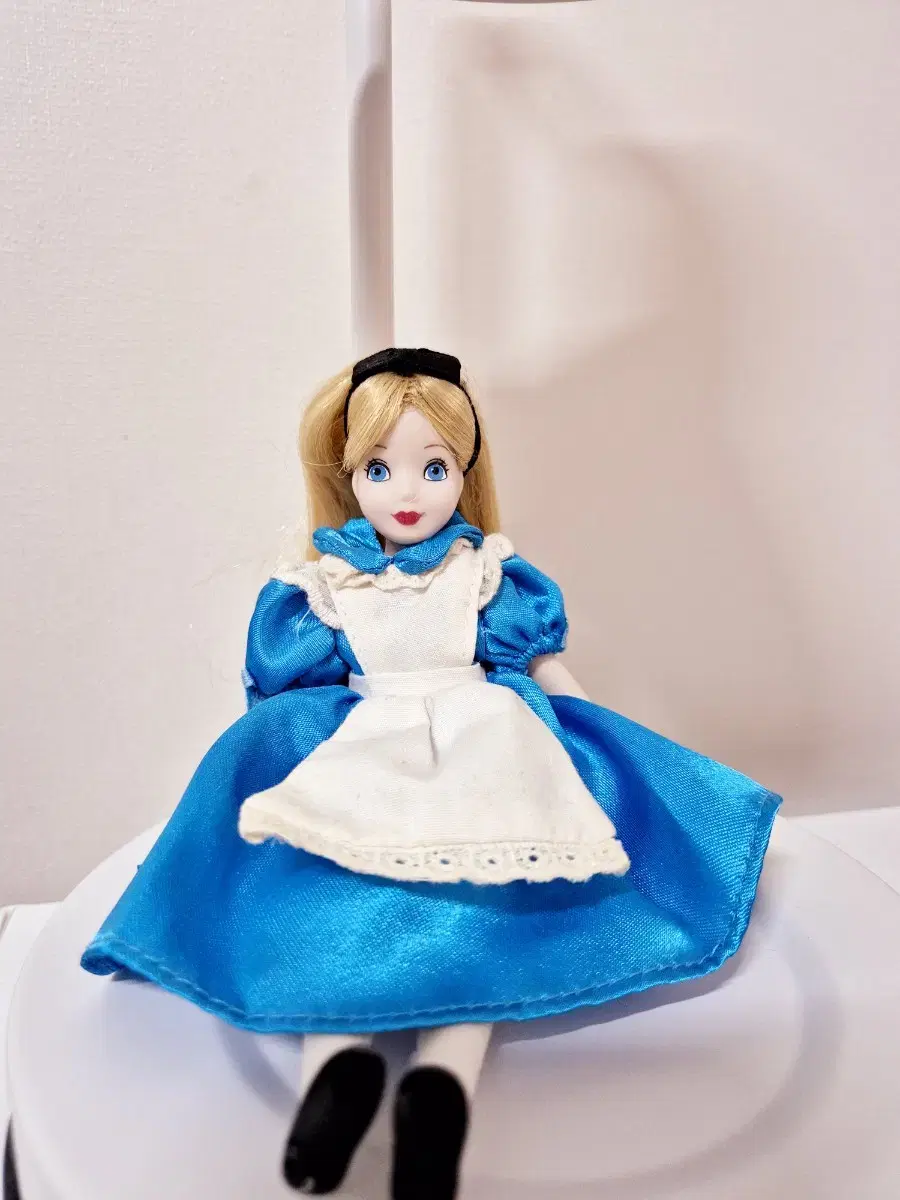 alice porcelain dolls from classic Disney's Wonderland