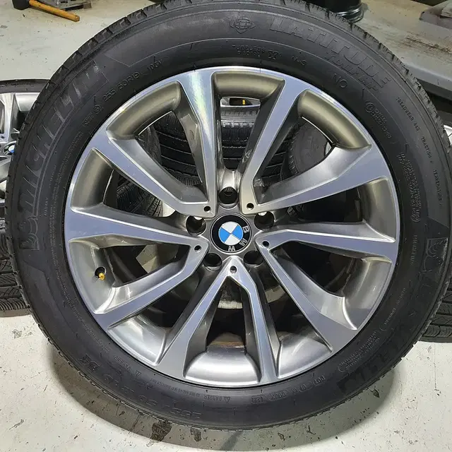 BMW F바디 X5/X6  19인치 순정품휠타이어 한대분 판매