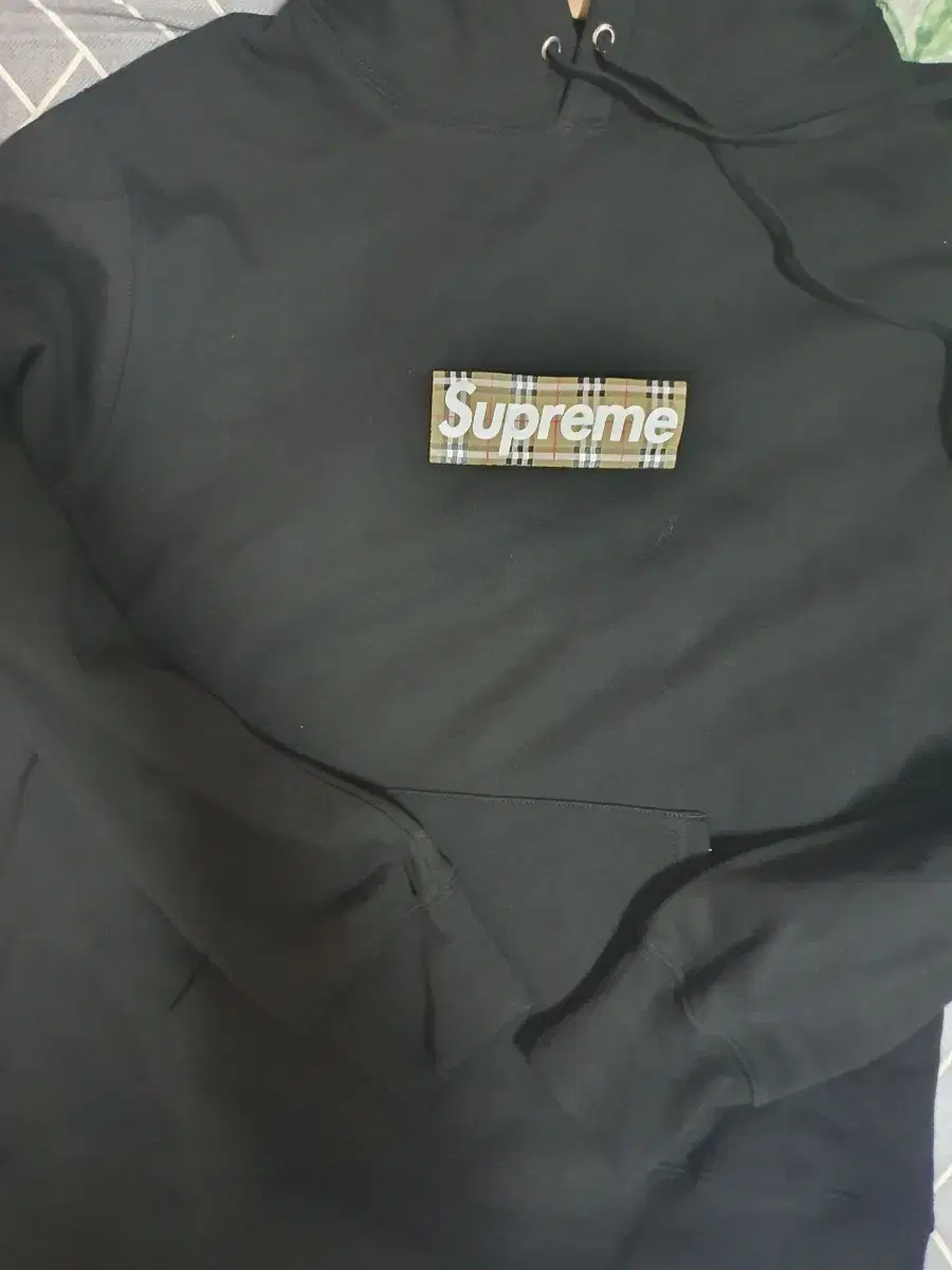 Supreme Burberry Box Logo Hoodie Black size S