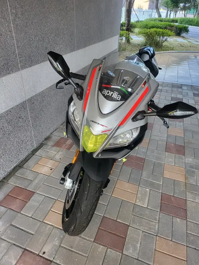 아프릴리아 RSV4RR 팔아요