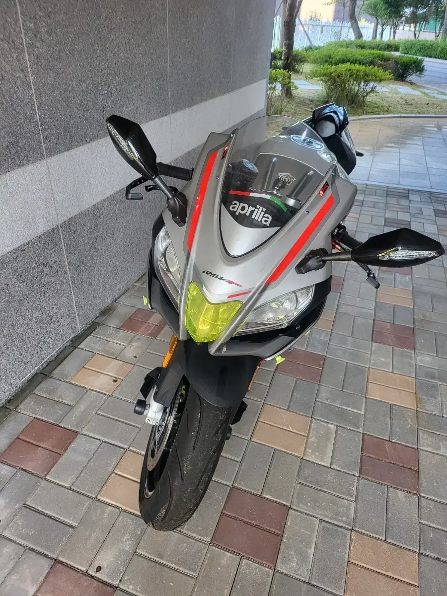 아프릴리아 RSV4RR 팔아요