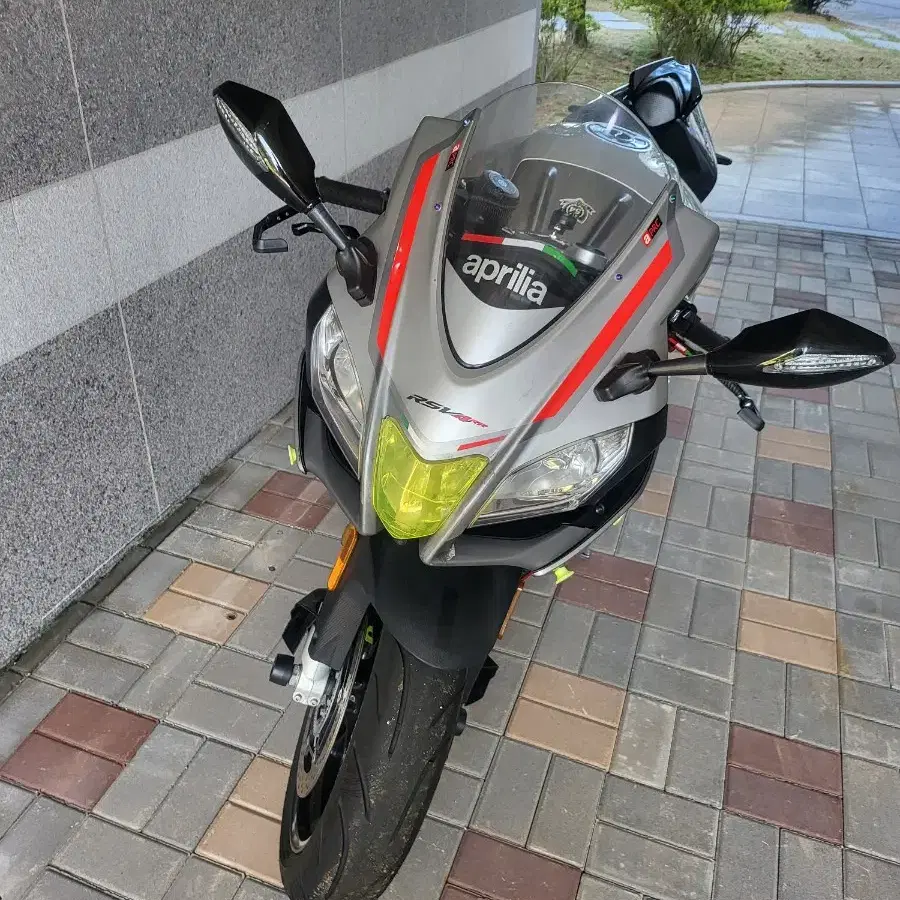 아프릴리아 RSV4RR 팔아요