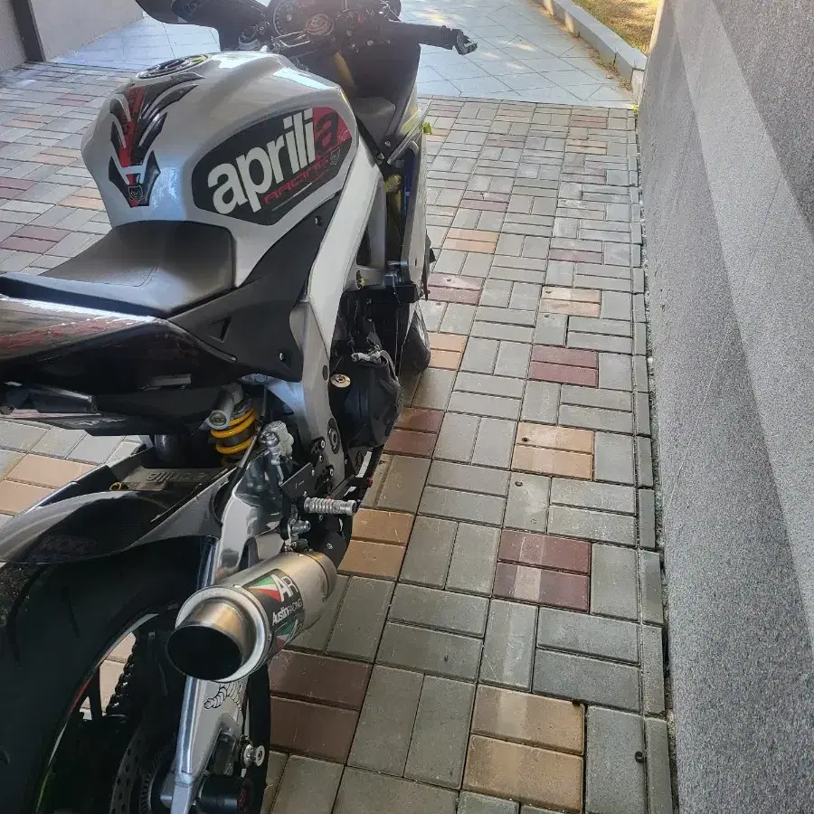 아프릴리아 RSV4RR 팔아요