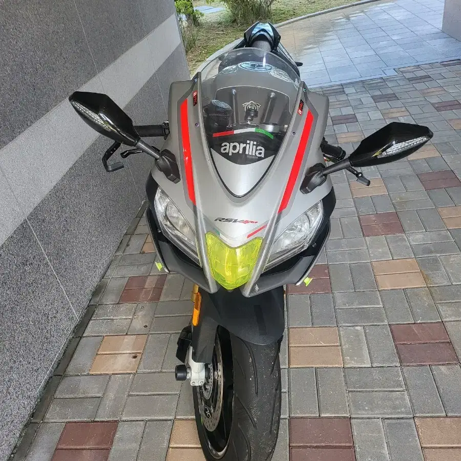 아프릴리아 RSV4RR 팔아요