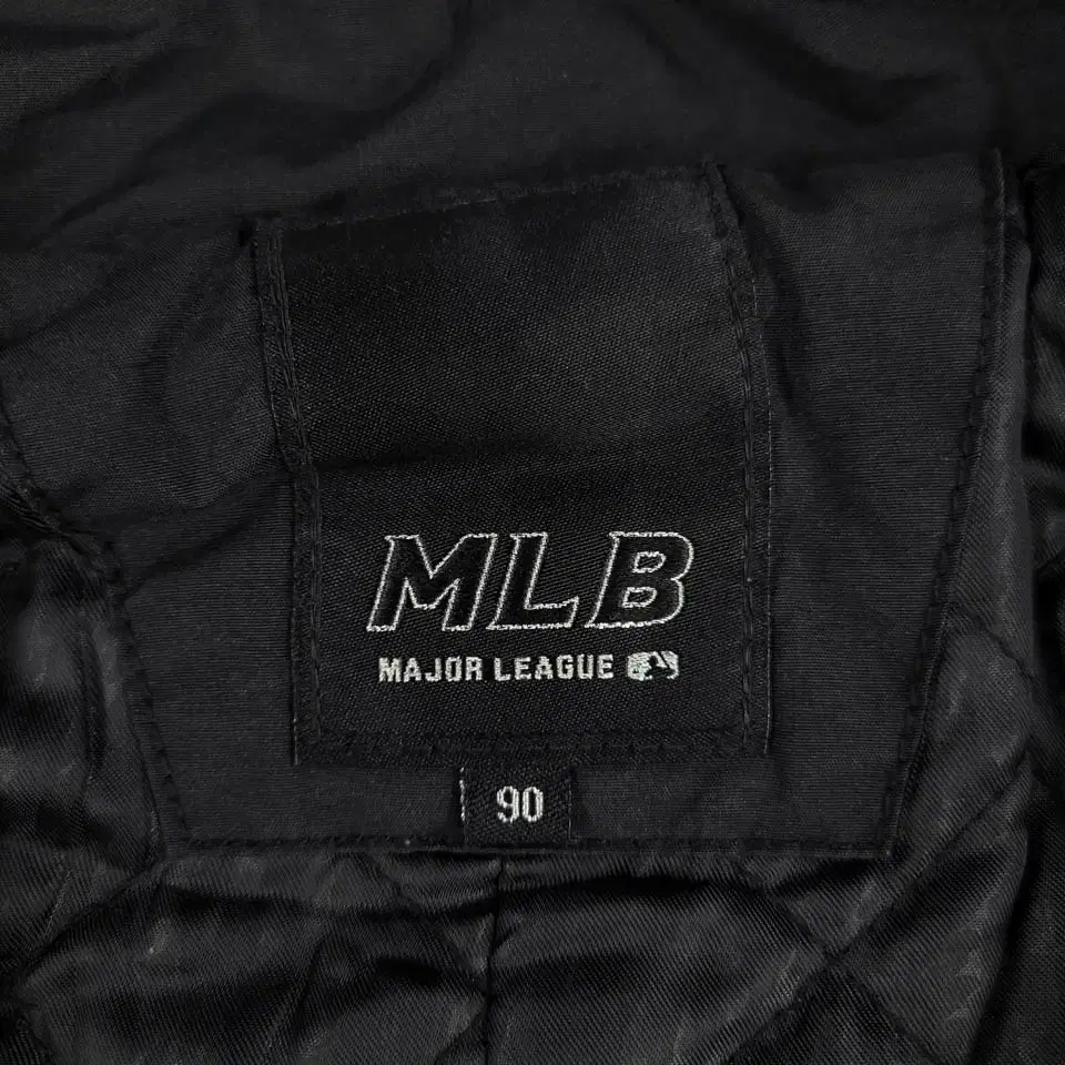 MLB 엠엘비 피그먼트 블랙 실버 글리터 뉴욕양키즈 자수 후드 패디드야상