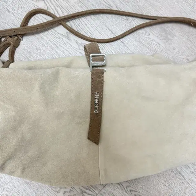 글로니 스웨이드 가방 TAO REAL SUEDE HOBO BAG