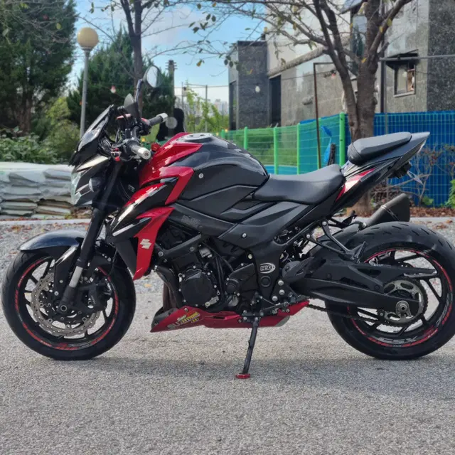 GSX-S750 (스칠반) 18년식 3만5천KM 구변완 판매합니다.