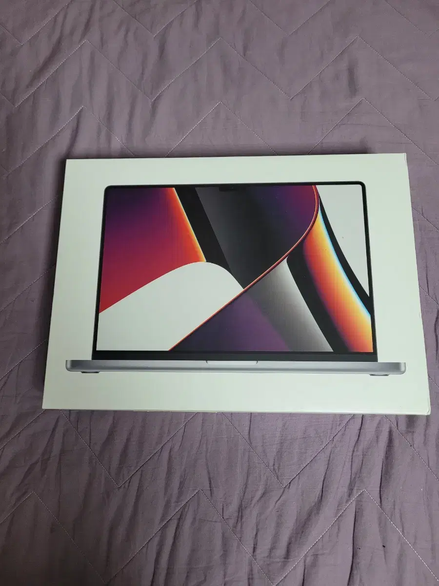 MacBook Pro M1 14-inch 16/512....1.15 million
