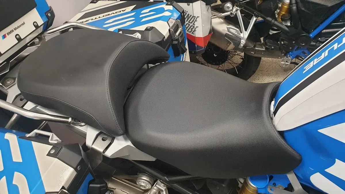 부산 R1250GSA 순정시트 판매합니다.(운전석25 조수석25)