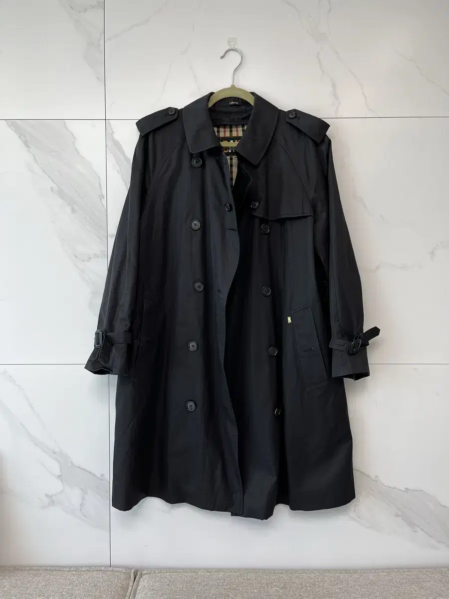 size M) Daks Black Long Trench Coat