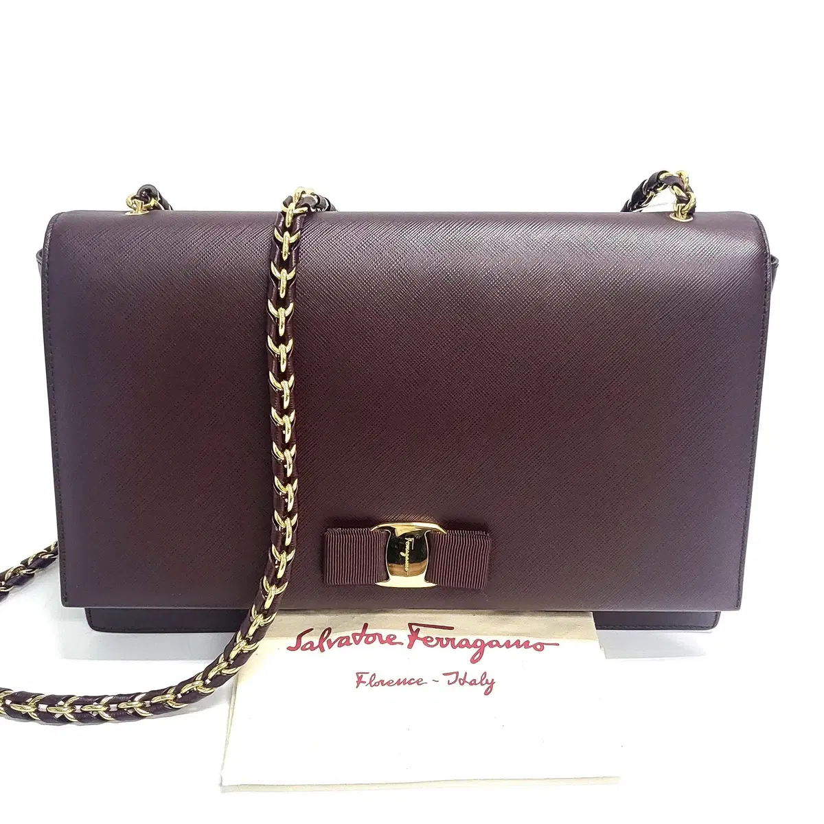 페레가모(Ferragamo) 루즈 칼프 바라 숄더백 21E481