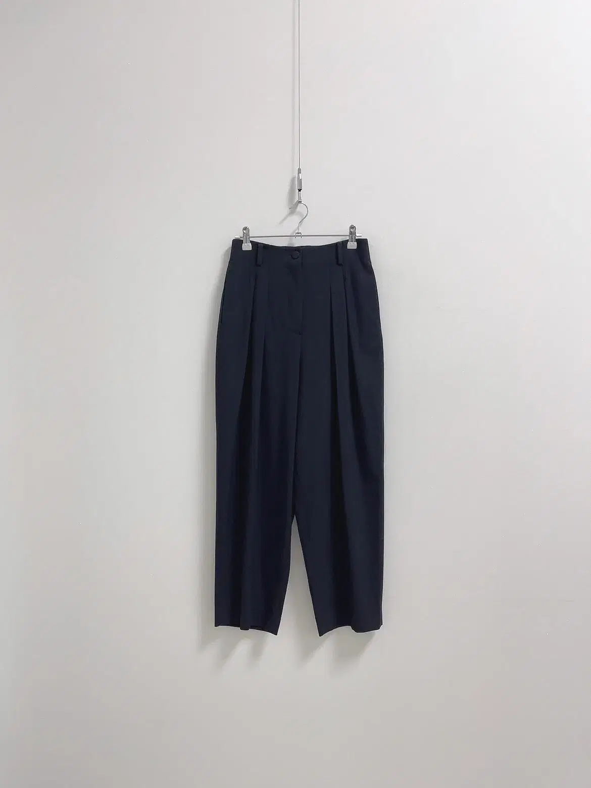 Ripple-lean navy wool pants