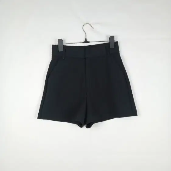 ZARA WOMAN SHORT PANTS 24