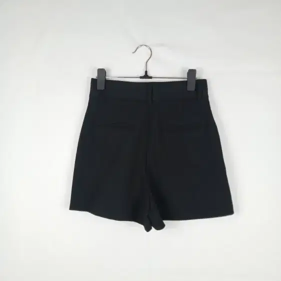 ZARA WOMAN SHORT PANTS 24