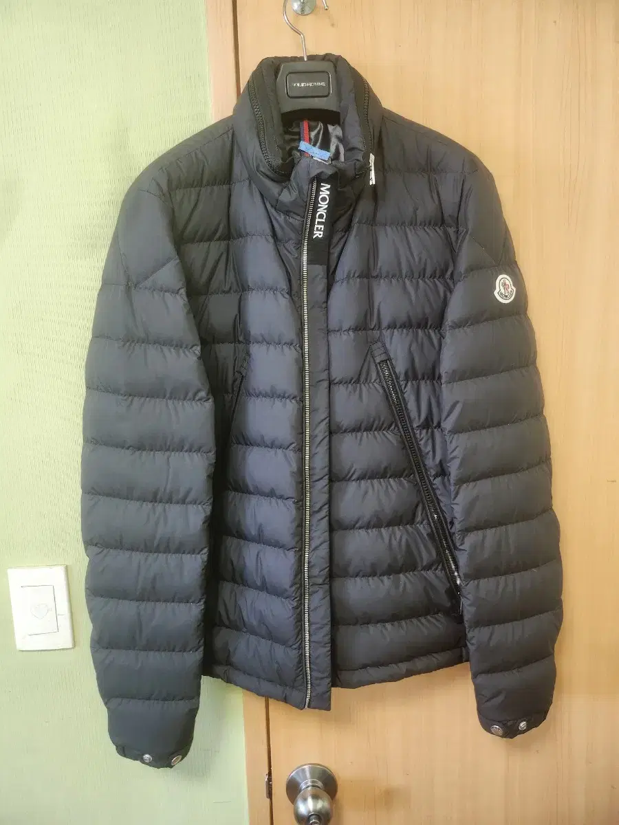 3 sizes 23SS Moncler Alpha Fit Short Down Jacket Black