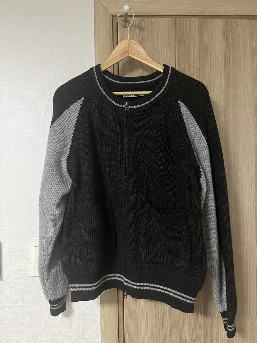 VivaStudio Knit Zip-up Cardigan