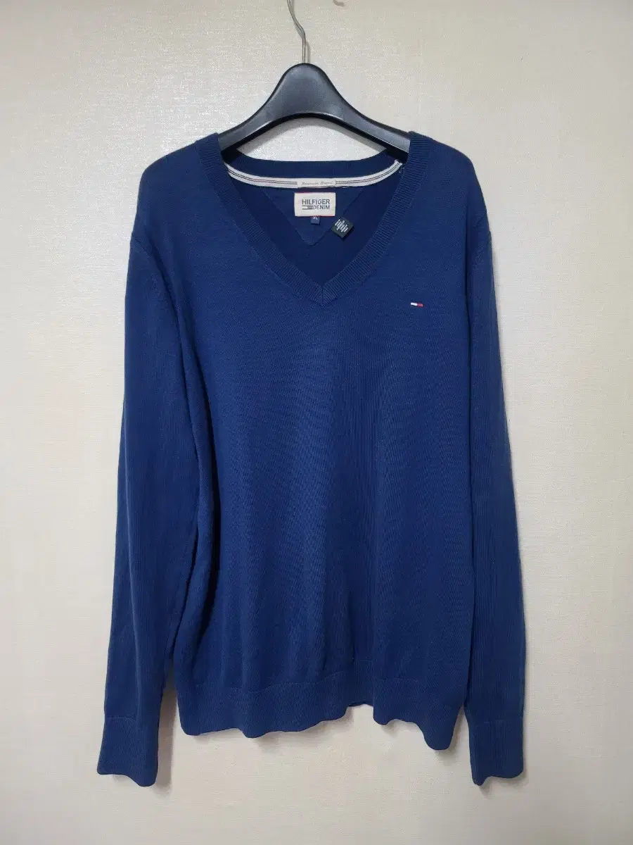 Tommy HilfigerDenim V-neck cotton knit