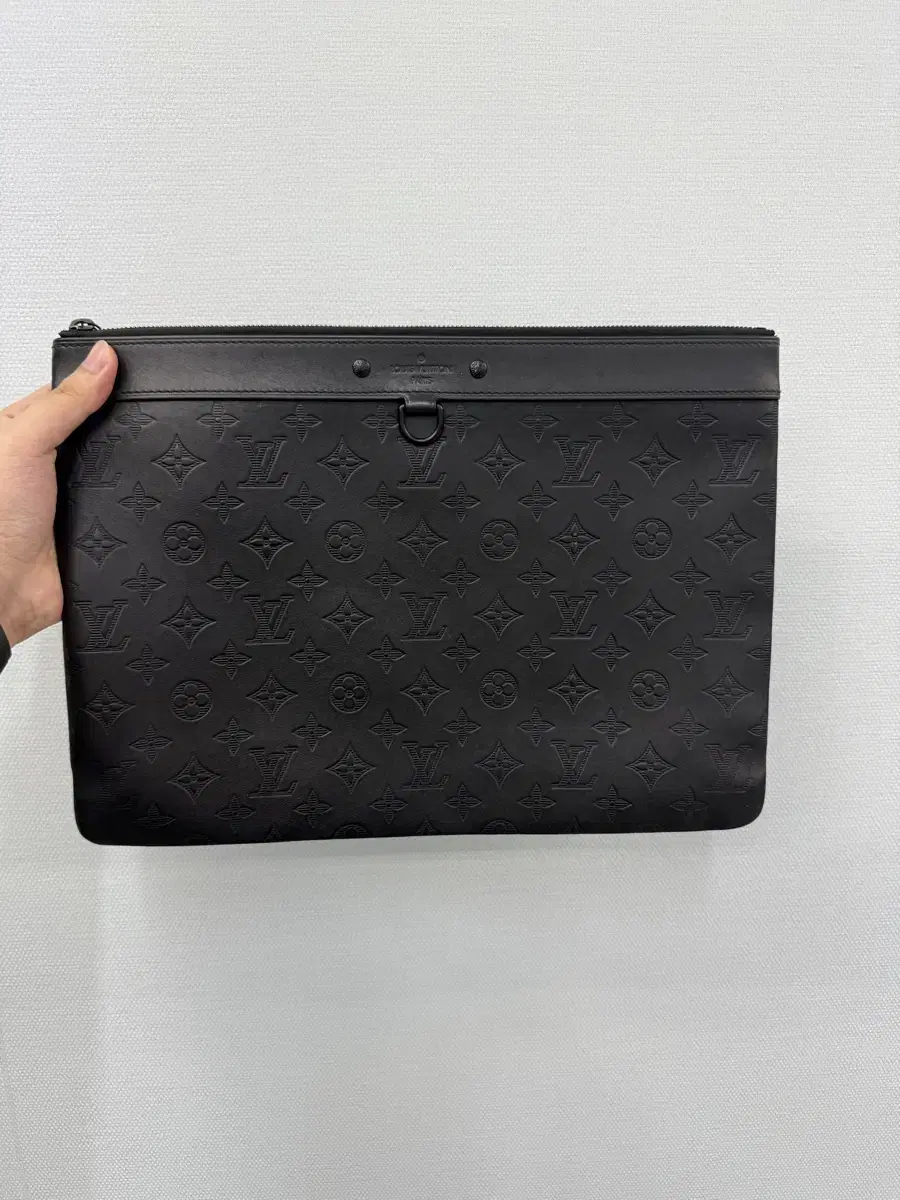 [SEVEN LUXURY SHOP] Louis Vuitton Shadow Clutch