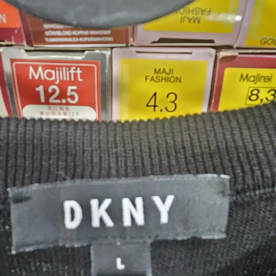 DKNY 블랙 니트예요 L사이즈