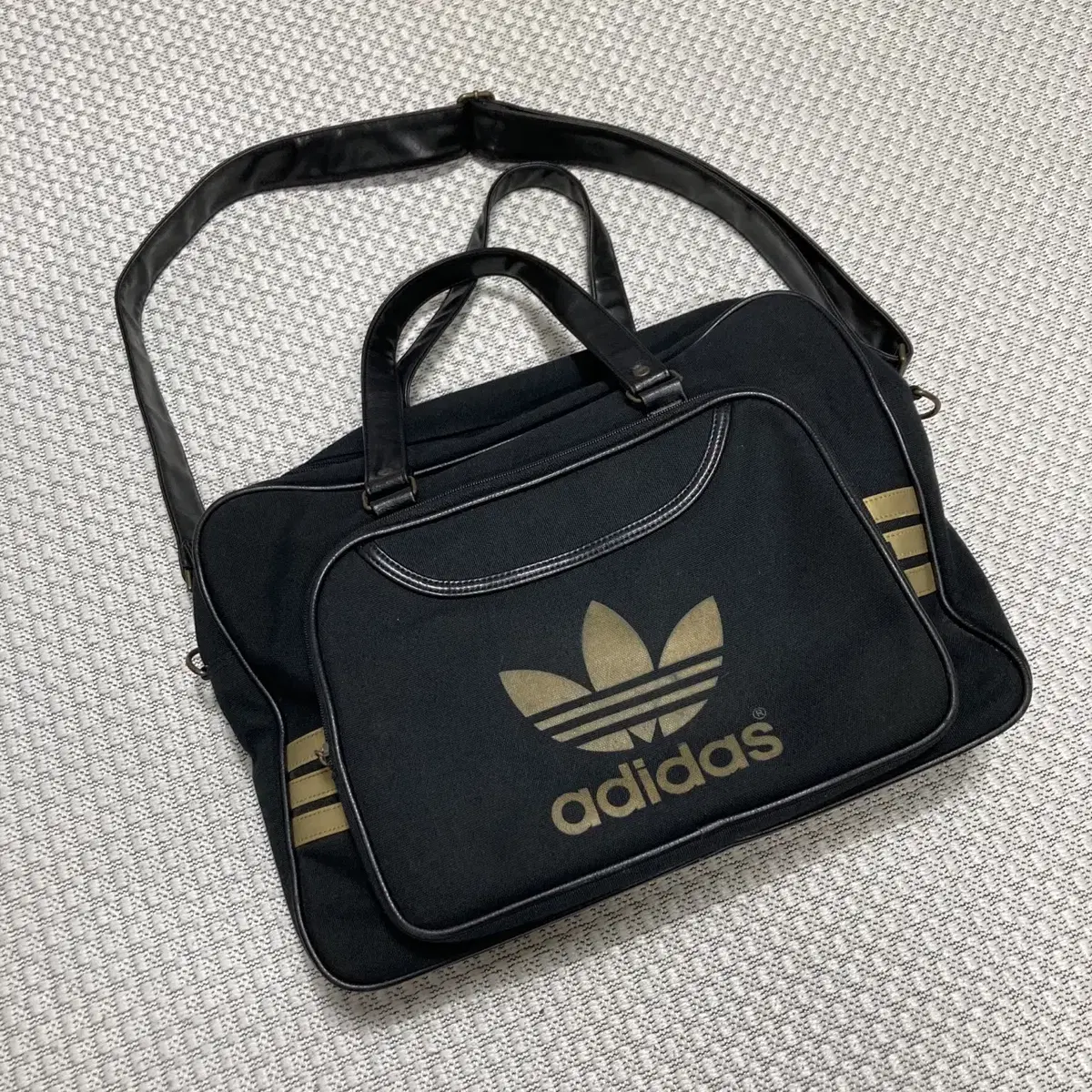 ADIDAS 아디다스 Y2K 올드스쿨 빅로고 금장 크로스백 가방