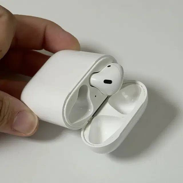 에어팟 airpods 2세대 라이트닝 본체 + 왼쪽(L) 콩나물 판매해요