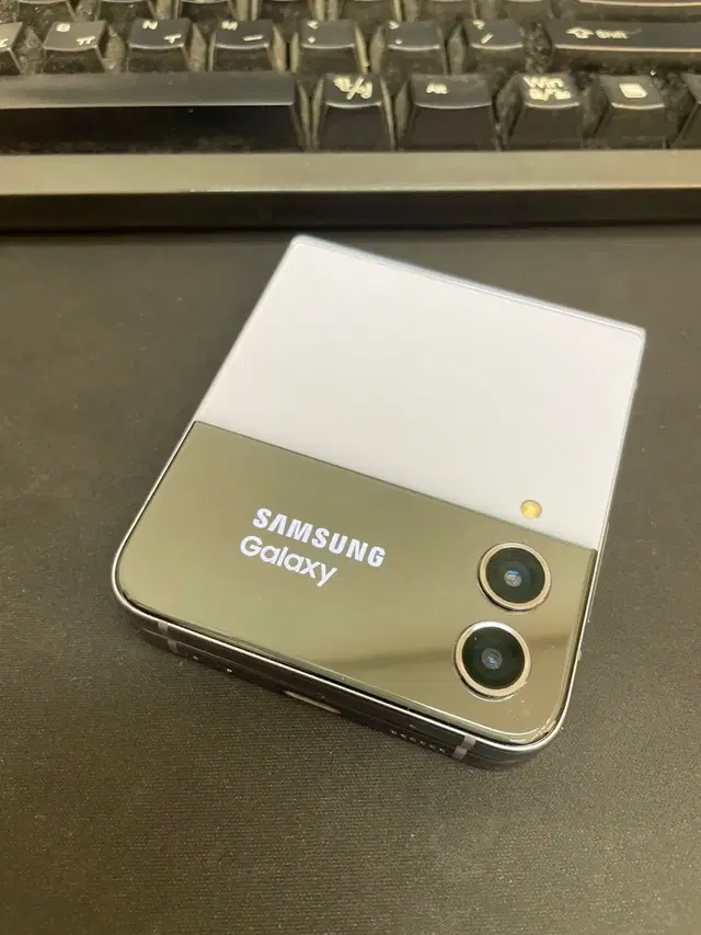 갤럭시Z플립4 블루 256GB 무잔상 상태좋은 중고21만1000원팝니다.