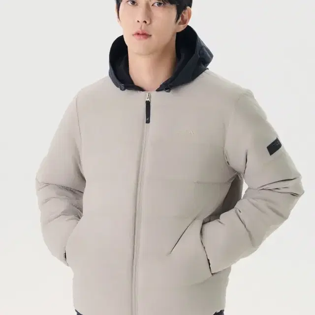 휠라 경량 패딩 베이직 경량 U넥 다운 M. 2XL 10만원 팝니다