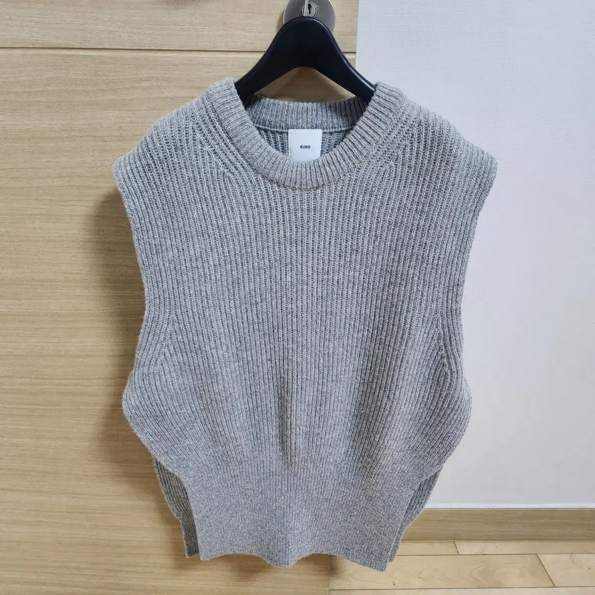 KUHO Cashmere Blend Knit Vest