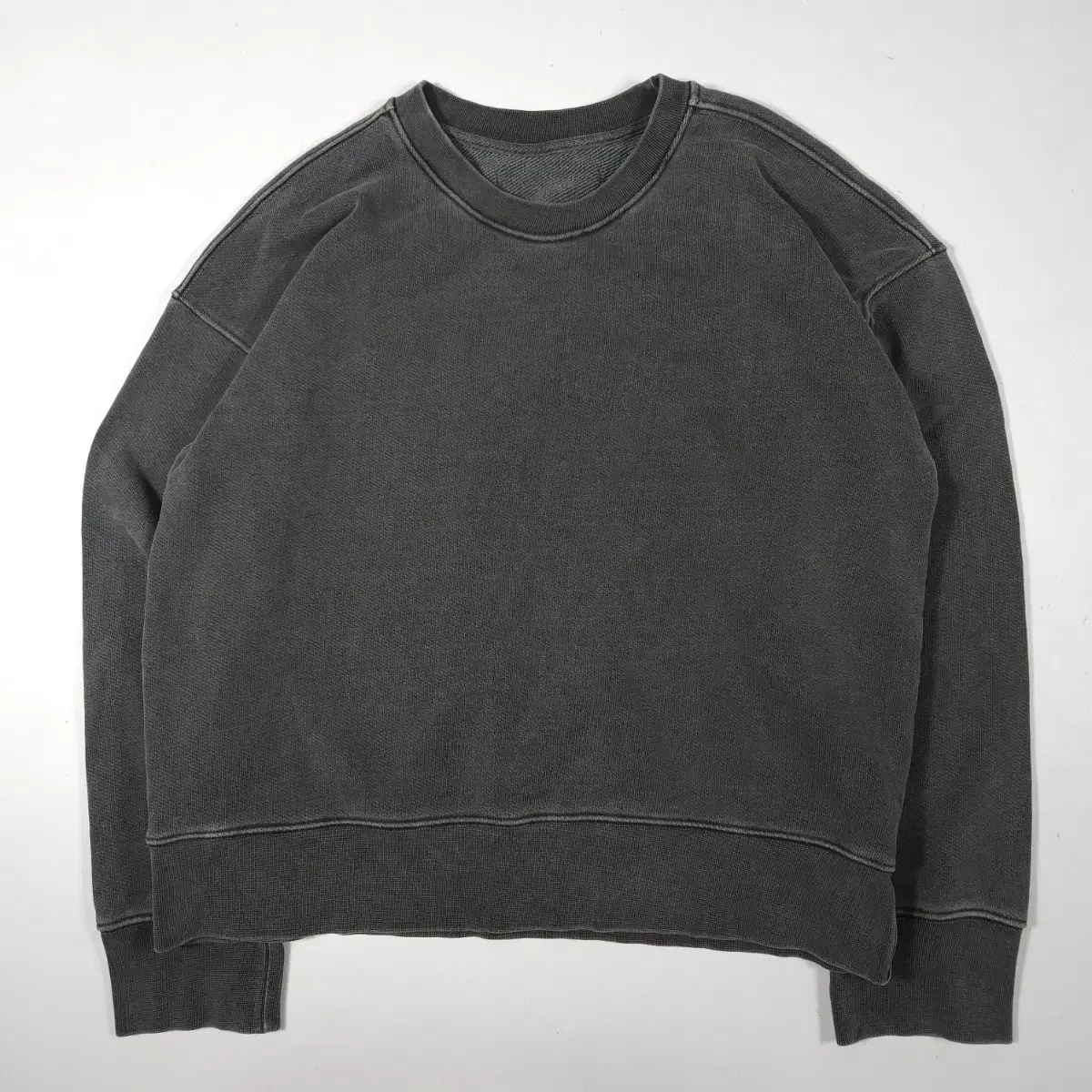 Attention Row Pigmented Heavyweight Sweatshirt [0].