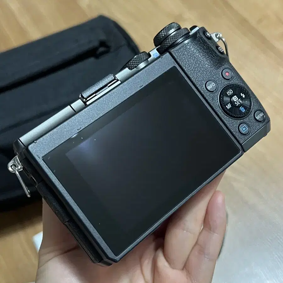 캐논 EOS M6 미러리스 카메라