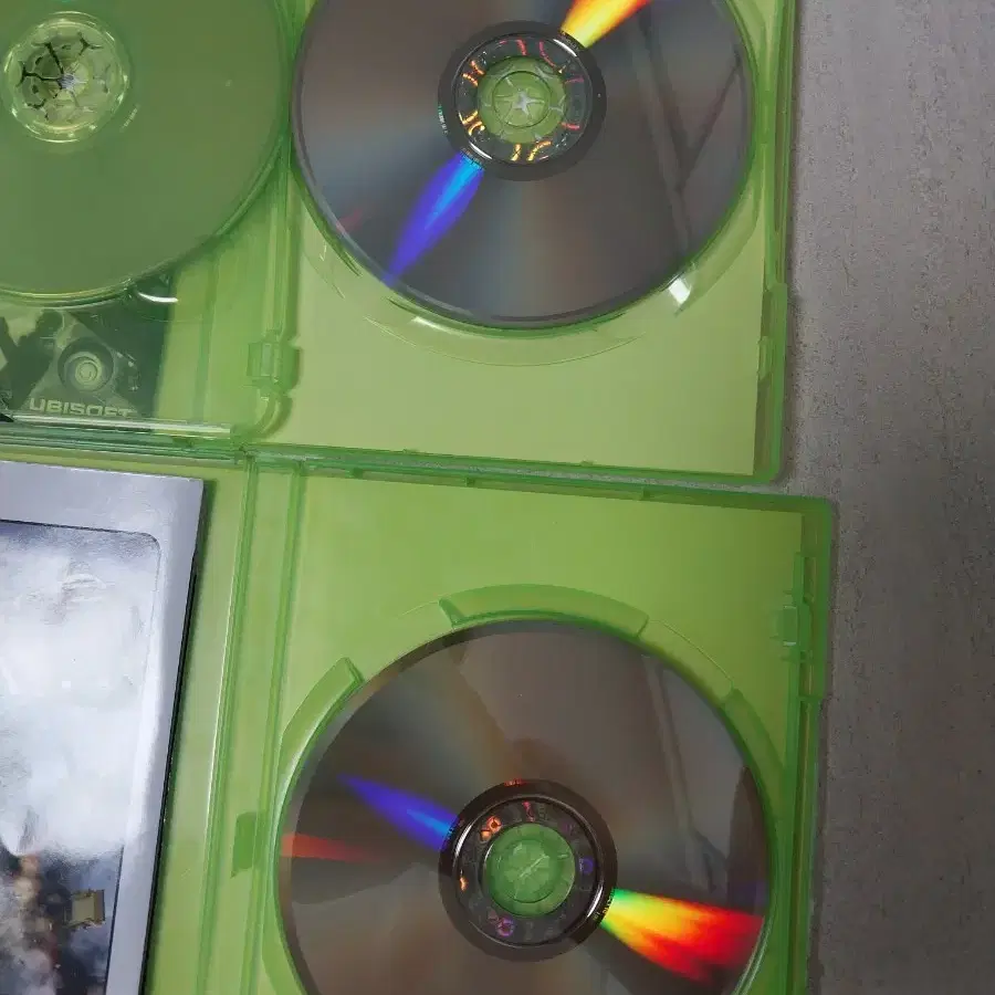 xbox360s 250gb짜리+cd2장 팝니다.