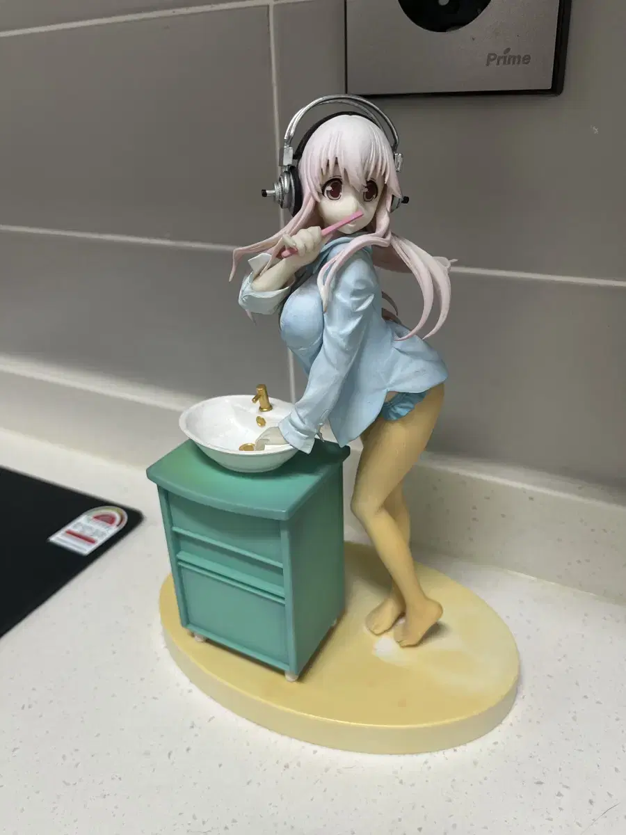 Supersonico Figure Discoloration O