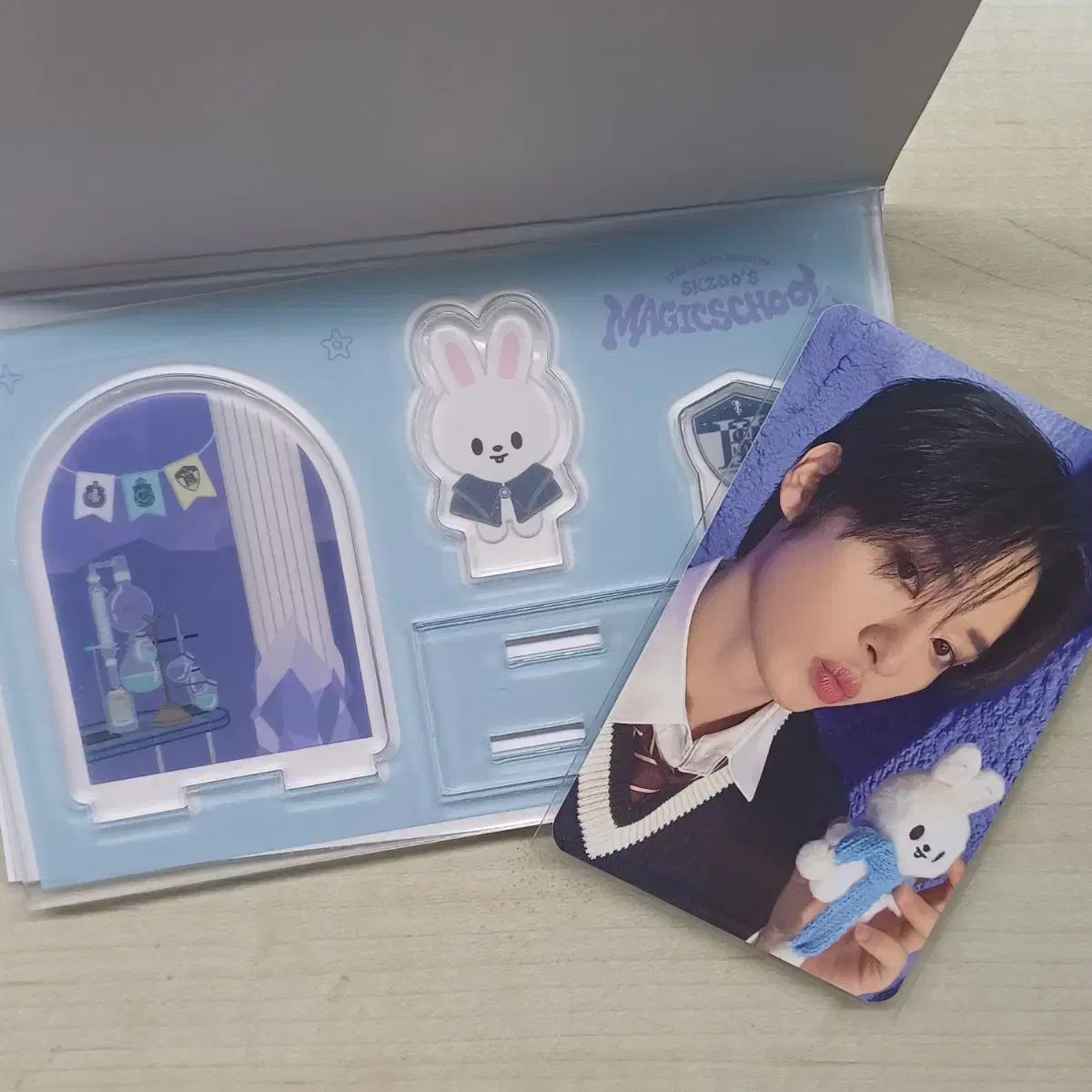 Straykids skz lee know Magic School Acrylic Stand