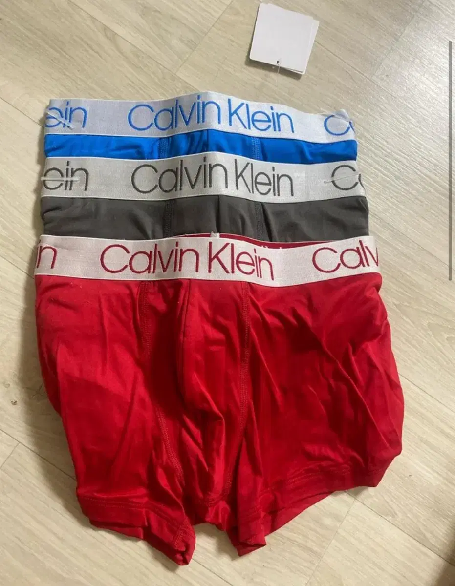 Calvin Klein panties 3 pairs new. 95-100 m