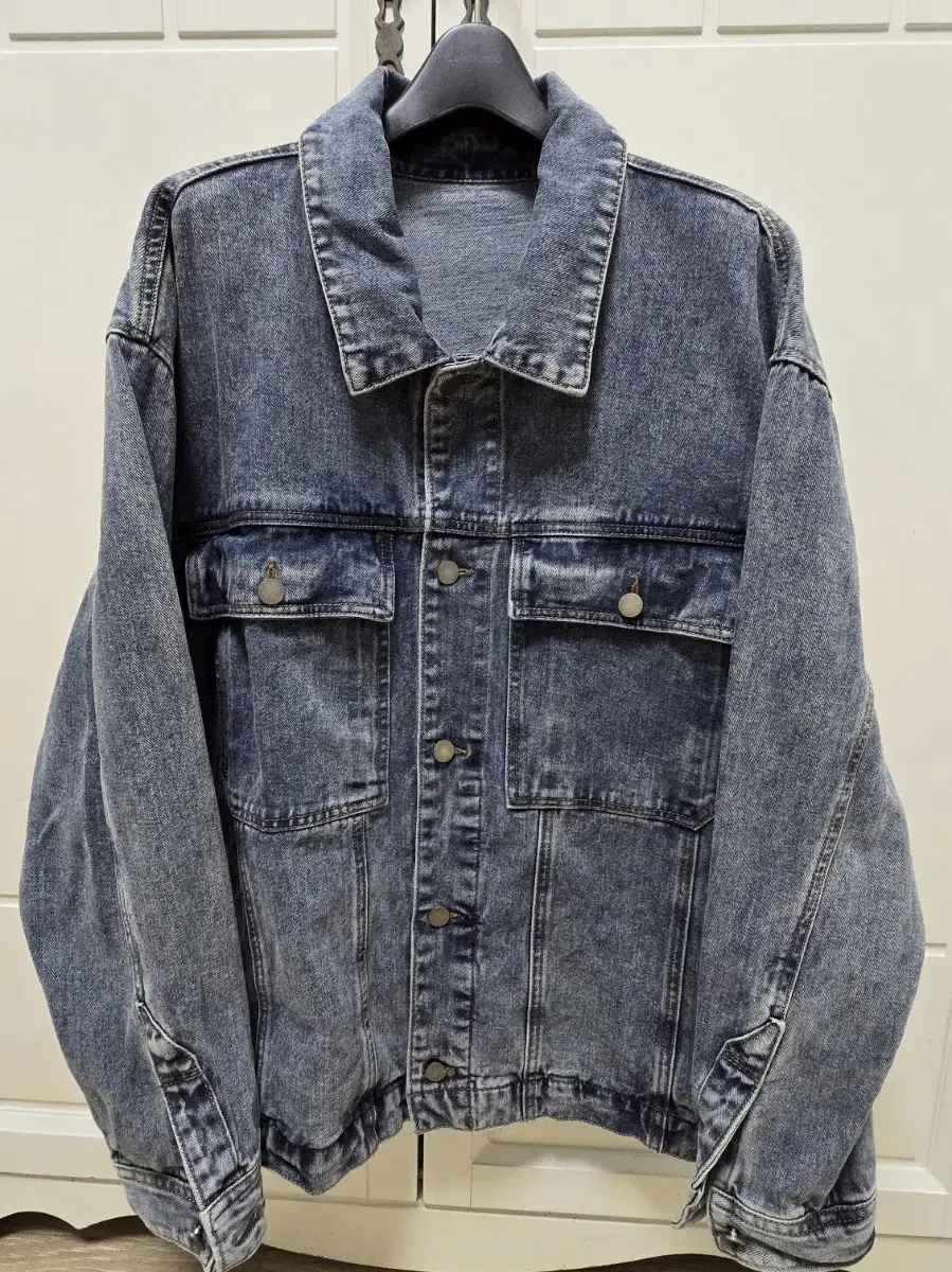 Men's jean jacket