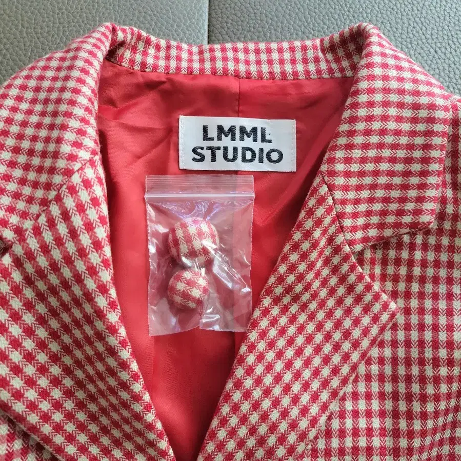 lmml studio 자켓 (체크볼버튼 레드)