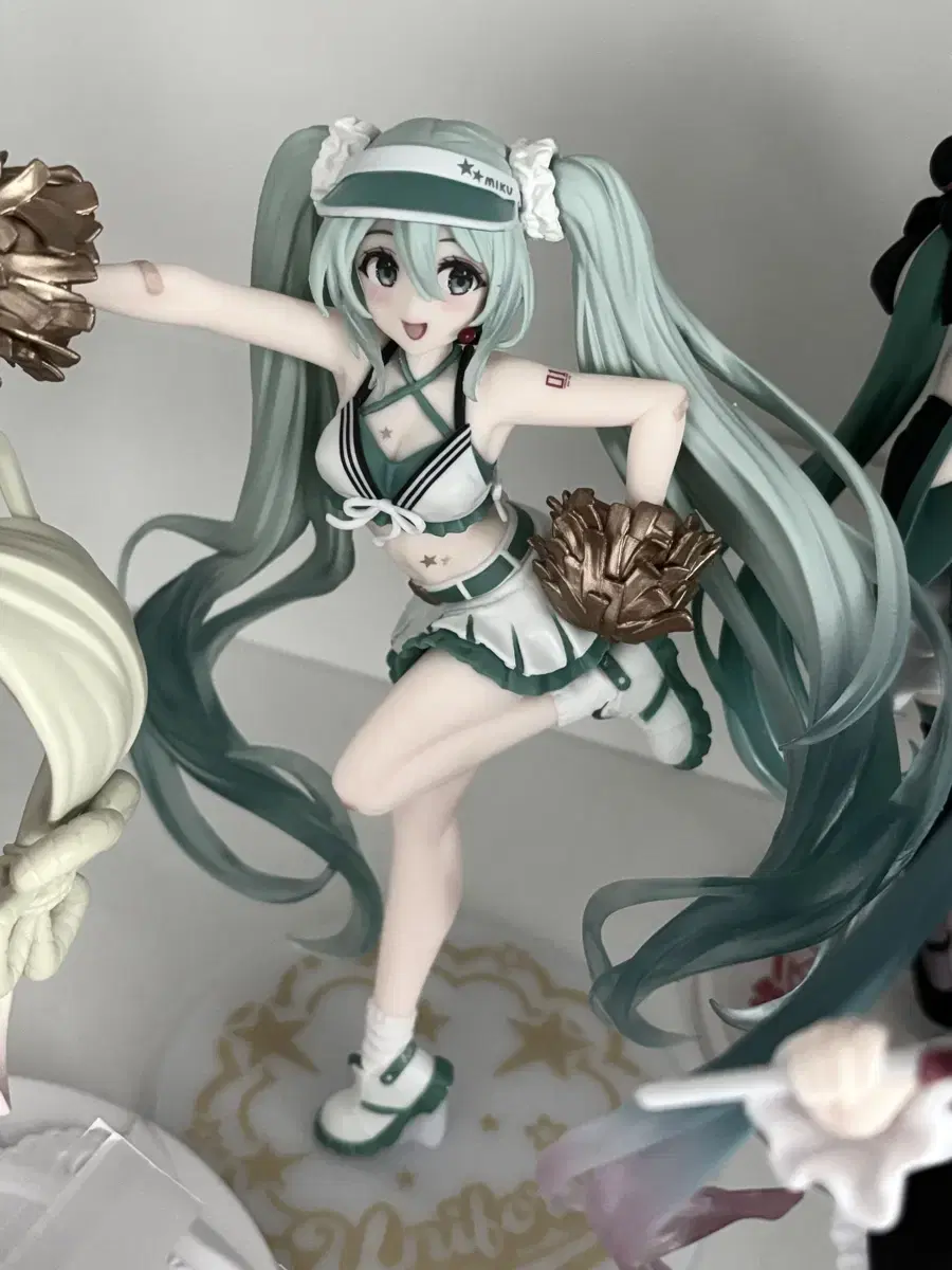 Uniform Cheerleading Miku Figures