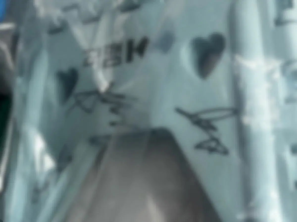 Ive sign chair