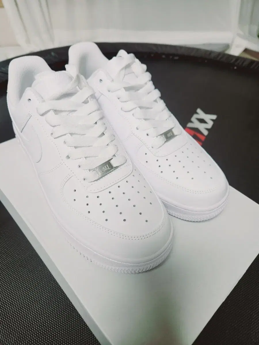 Nike Air Force 1 White 255 260 270 (Unworn)