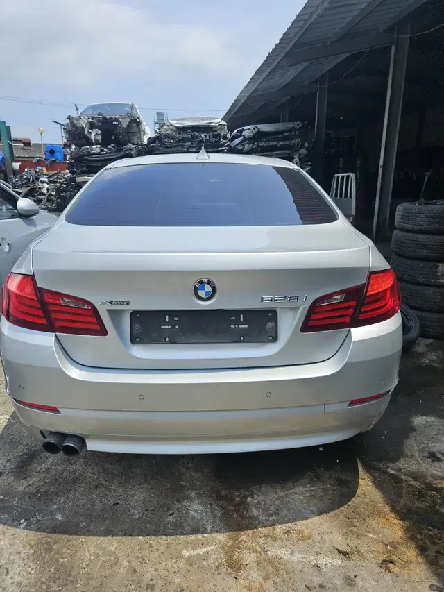 bmw f10 528i 차량부품판매합니다.