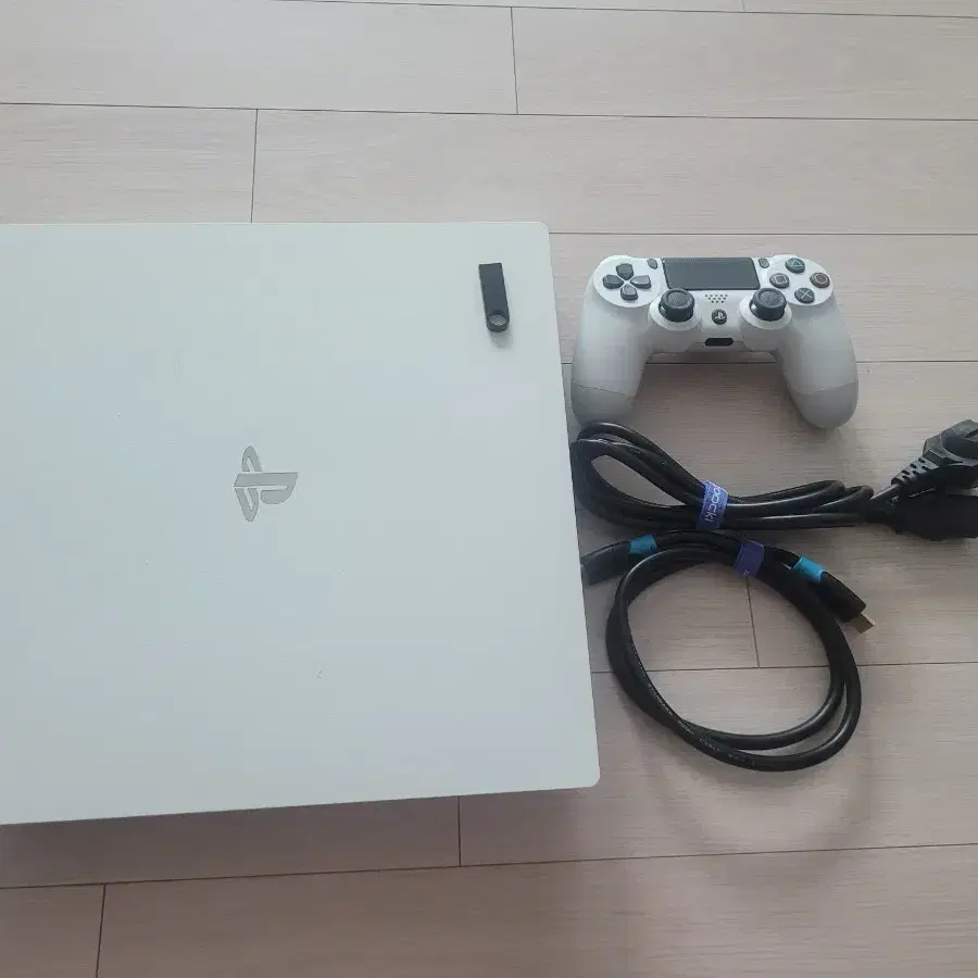 PS4 PRO  1TB  , 9.0 택배비 포함