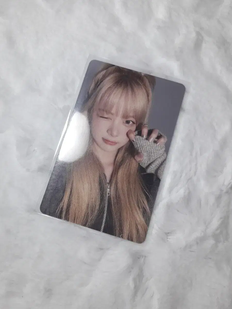 Le sserafim hong eunchae e.ji weverse unreleased photocard