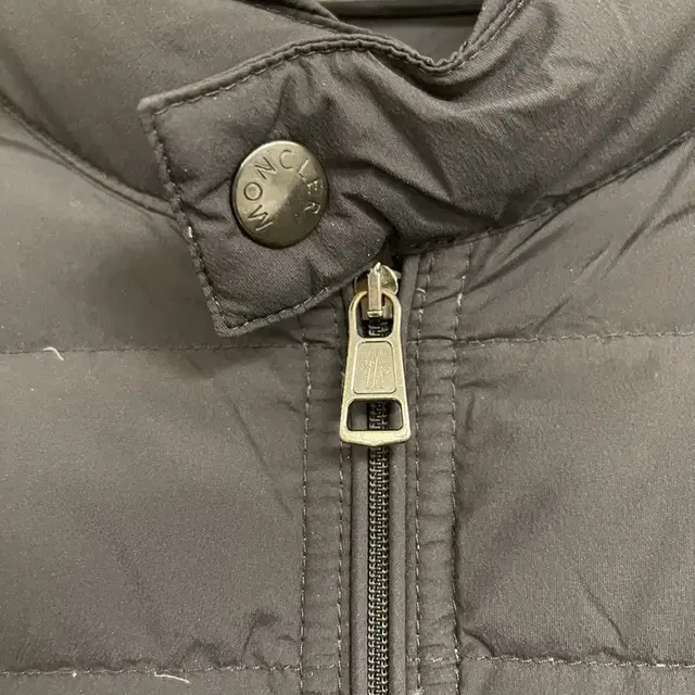 Moncler 몽클레르 몽클레어 경량 다운 패딩 자켓 (정품)