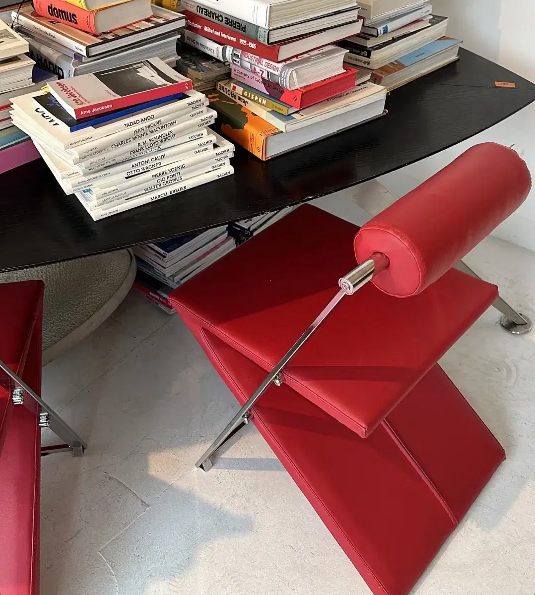 Unique Red Chair 빈티지 체어